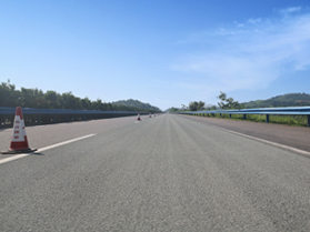 瀝青混凝土路面KF-1型抗滑霧封層技術