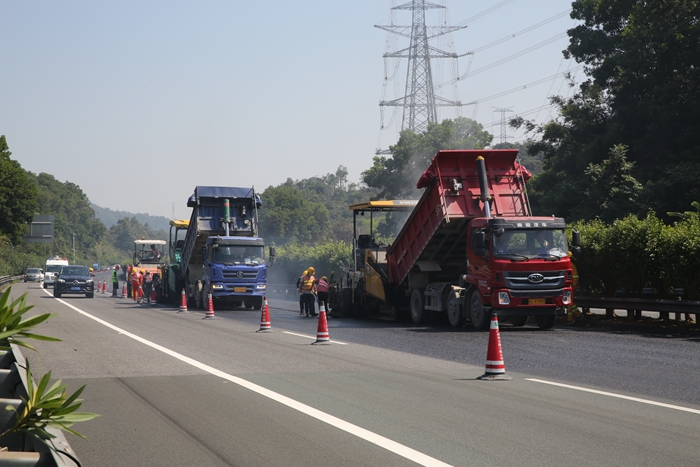 2020年快易通薄層罩面技術應用在廣河高速