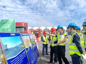 南京繞越高速精細(xì)抗滑保護(hù)層試驗(yàn)段成功鋪筑