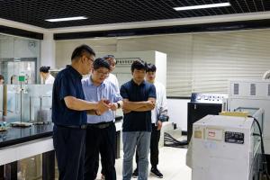 河南大學(xué)土木建筑學(xué)院執(zhí)行院長張建偉一行蒞臨高遠公司參觀交流